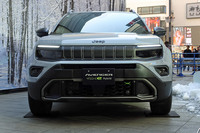 フロントバンパー周辺は「4xeハイブリッド」独自のデザインとなる。