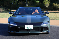 フロントデザインはかつての「365GTB/4」を想起させる。当時のV12ユニットは4.4リッターだった。