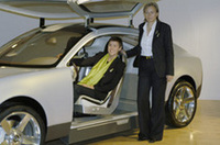 プロジェクトリーダーのエヴァ・リサ・アンダーソン氏（右）と、カラー＆トリム担当のマリア・ウッグラ氏。