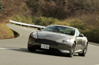 
	サスペンション形式は前後ともにダブルウイッシュボーン。「ノーマル」「スポーツ」「トラック（サーキット）」の3種類のモードを備えた「3ステージ・アダプティブ・ダンピング・システム（ADS）」を装備している。
	