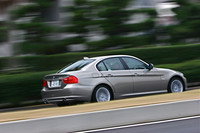 335iセダンには6段ATが組み合わされる。ちなみに335iクーペと335iカブリオレは7段ATになった。