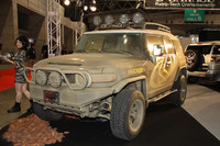 「トヨタFJクルーザー」のなかで個人的に気に入ったのは、マッド（泥）のウェザリングが施されたオーディオブランド「KICKER」のデモカー。