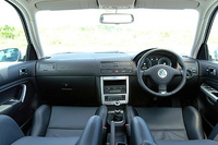 フォルクスワーゲン・ゴルフR32 4ドア（6MT）【ブリーフテスト】の画像