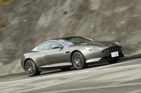 「DB9 GT」は、0-100km/h加速が4.5秒、最高速が295km/hという動力性能がアナウンスされている。