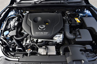 今回新たに採用された、1.5リッターの直4ディーゼルターボエンジン。1600rpmの低回転域から27.5kgmの最大トルクを発生する。