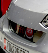 【写真8】「ドック＋ゴー」のフロント部に装着されたディスプレイ。