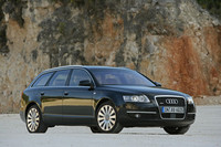 ニューA6アバント。写真は4.2リッターV8を搭載するトップレンジ「4.2クワトロ」。