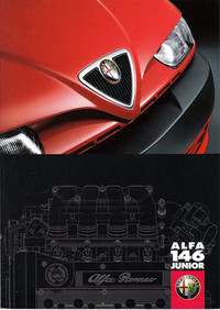 「146」イタリア版カタログ。家族ユース可能な5ドア車にしては粋なムードに溢れていた。