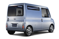 クルマで出かけてインドアを楽しむ!?　「ダイハツ・デカデカ」の画像