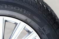 サイドウオールに施された「SNOWマーク」。日本で冬用タイヤとして認められている証しだ。