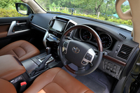 装備充実＆特別な内外装の「ランクル」が登場の画像