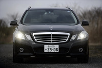 【テスト車のオプション装備】
	ガラススライディングルーフ＝19万5000円／レーンキーピングアシスト＝7万5000円／プラスパッケージ＜プライバシーガラス、メモリー付パワーシート＞＝22万円／本革シート＝31万5000円／キーレスゴー＝15万円／EASY-PACKフィックスキット＝4万円）