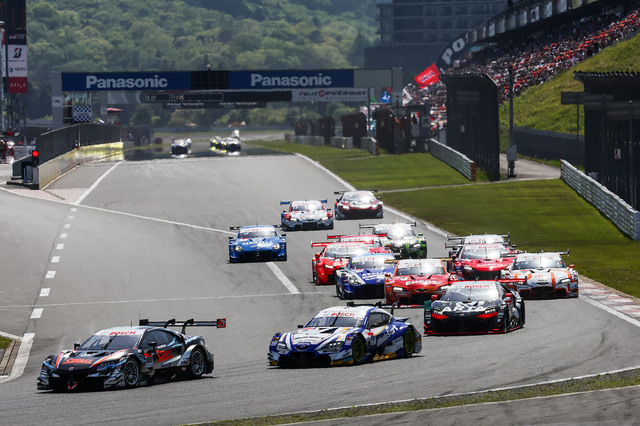 SUPER GT第2戦で坪井 翔／宮田莉朋組のau TOM'S GR Supraが勝利