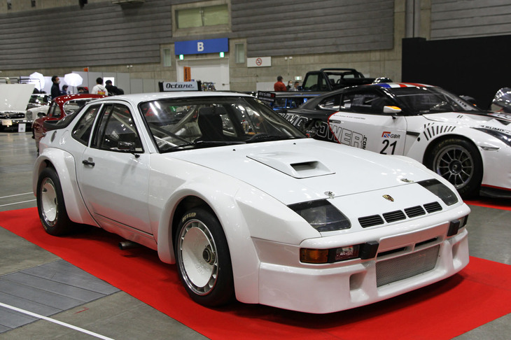 Auto Romanが展示した1981年「ポルシェ924カレラGTR」。エアロパーツで武装したボディーに375PSを絞り出す2リッター直4 SOHCユニットを搭載、わずか17台のみつくられたという超希少車。