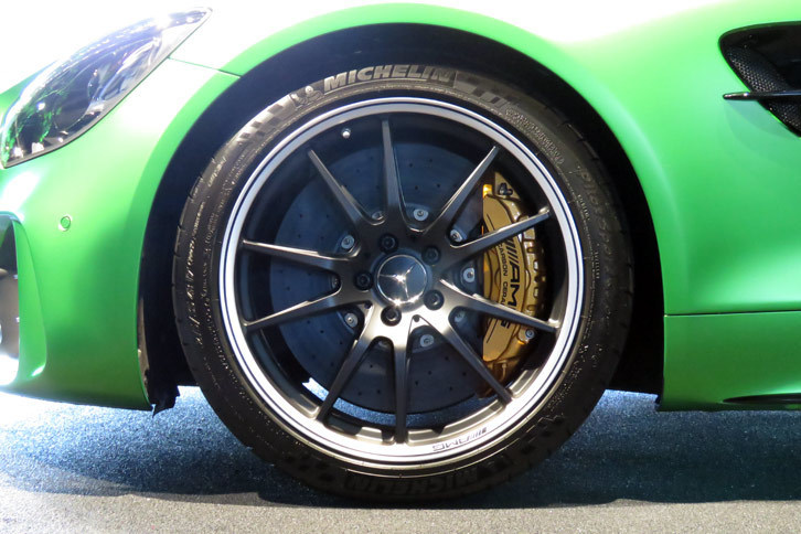 メルセデスAMG GT R（フロントタイヤ）