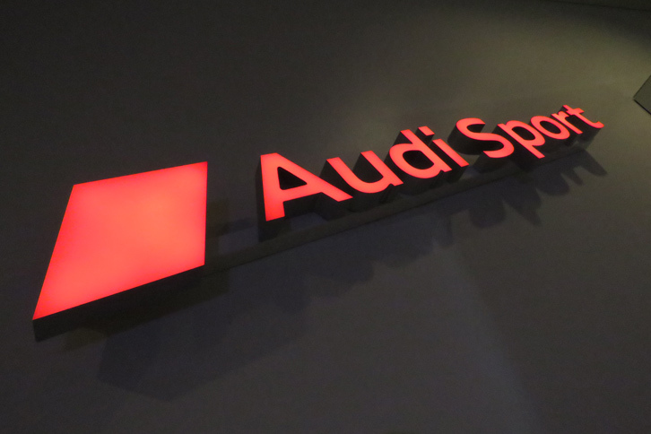 Audi Sport店のロゴマーク。