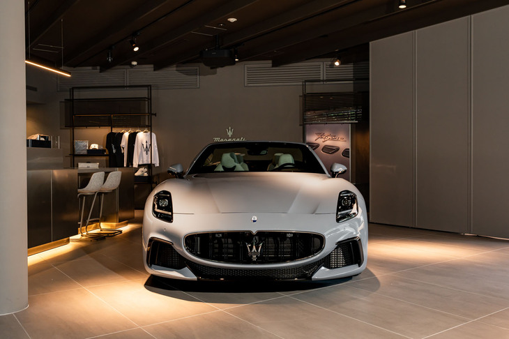 マセラティ・グランカブリオ トロフェオ