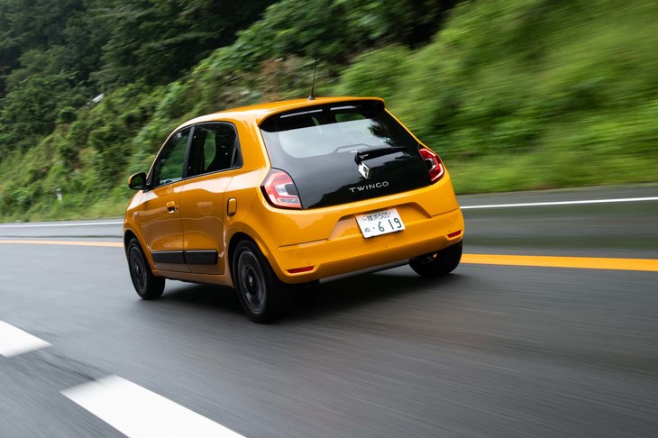 リアに搭載される0.9リッター直3ターボエンジンは従来モデルから2PSアップの92PSを発生する。