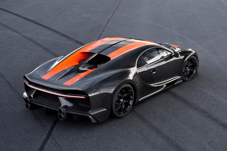 「シロン スーパースポーツ300＋」のボディーは、超高速域での空力性能を最適化すべく、ベースとなった「シロン」に対して“ロングテール”化されている。