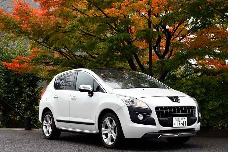 彩速ナビを搭載したデモカーは「プジョー3008」。