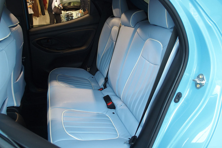 ミツオカ・ビュート ストーリー（リアシート）