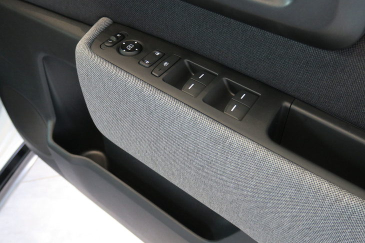 ホンダeアドバンス（フロントドアコンソール）