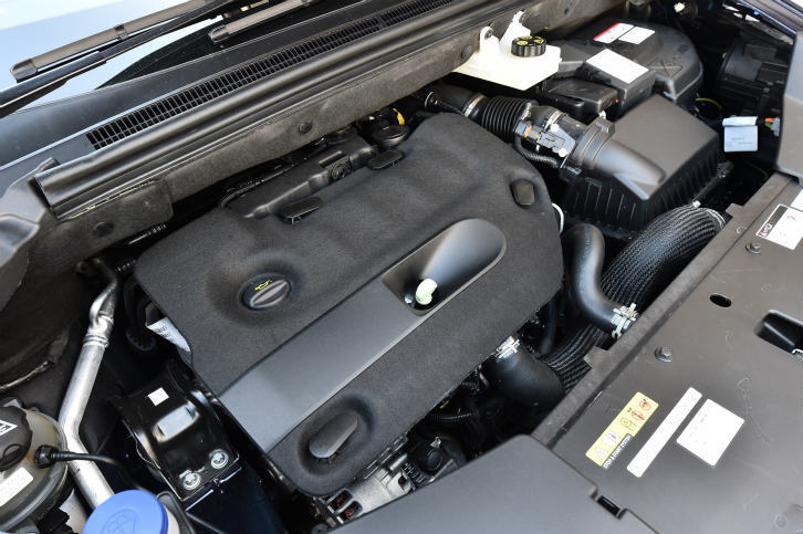 180psと400Nmを生み出す2リッター直4ディーゼルターボユニット。JC08モード燃費は17.3km/リッター。