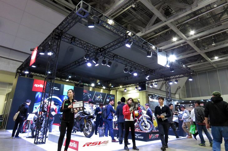 東京モーターサイクルショー2019の会場よりピアッジオグループの展示ブース。