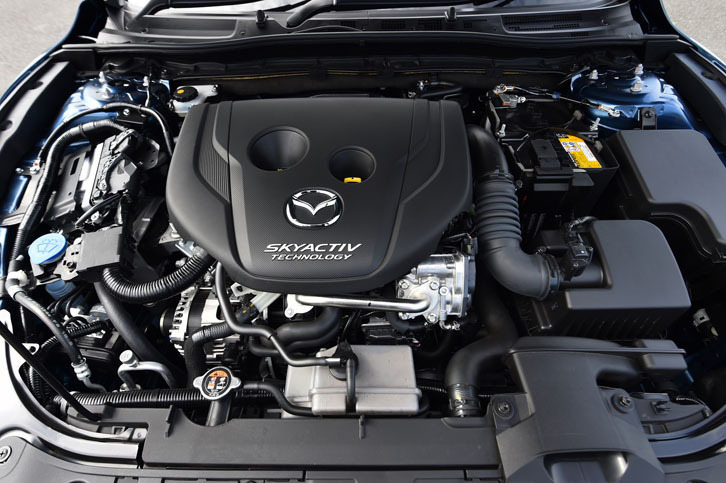 今回新たに採用された、1.5リッターの直4ディーゼルターボエンジン。1600rpmの低回転域から27.5kgmの最大トルクを発生する。