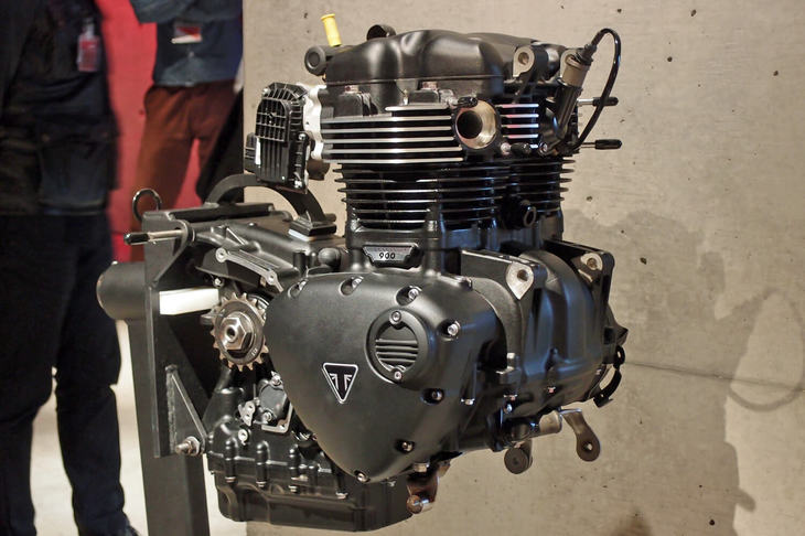 従来より約2割の出力アップを果たした900ccツインエンジン。