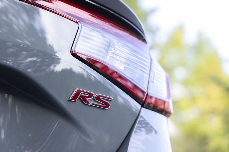 1974年に初代「シビック」に初めて設定された「RS」。当時と同じく最新モデルでも「ロードセーリング」を意味している。