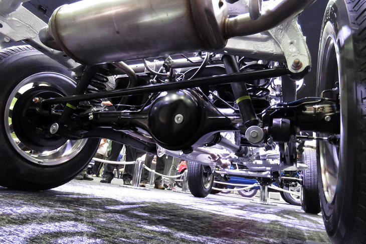 リアホーシングを後ろから見たところ。長年にわたりリーフスプリングを使用してきた「ジムニー」だが、2代目最終型のJA12／JA22からはコイルスプリングが採用されている。