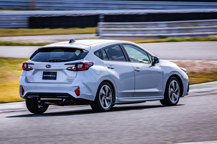 スバル・インプレッサ（クローズドコースでの走行シーン）