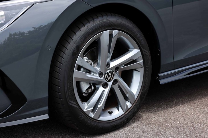 フォルクスワーゲン・ゴルフeTSI Rライン（タイヤ＆ホイール）
