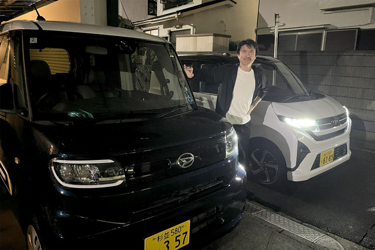 わが家のガレージで、フェラーリの前に置かれる愛車の「タントスローパー」（写真左）。新型「ムーヴ」（同右）はアイドリングストップから復帰するときのスターター音が、タントより断然静かになっていて、着実な進化を感じた。