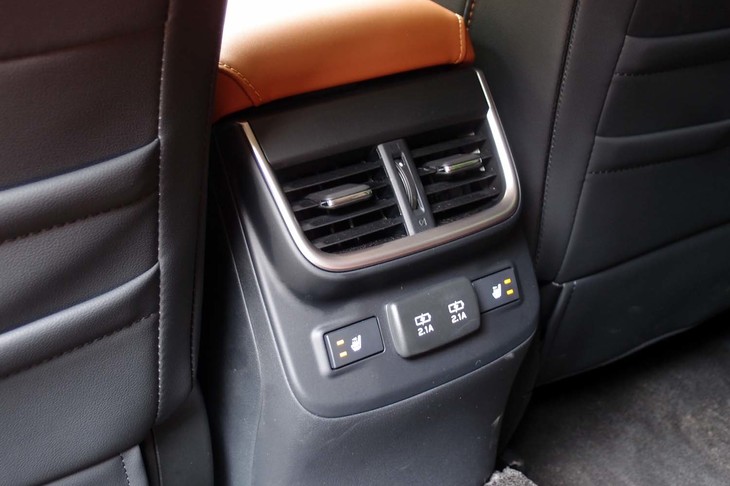 スバル・レガシィ アウトバック リミテッドEX（リア用のエアコン吹き出し口）