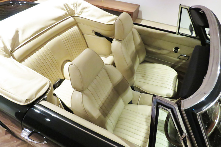 アストンマーティンDB6ヴォランテ