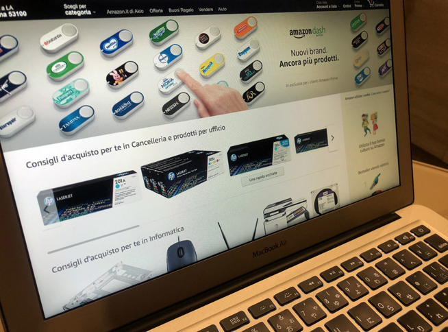 イタリアのアマゾンでも、よく買う商品をボタンひとつでリピート注文できる「ダッシュボタン」の提供が始まっている。