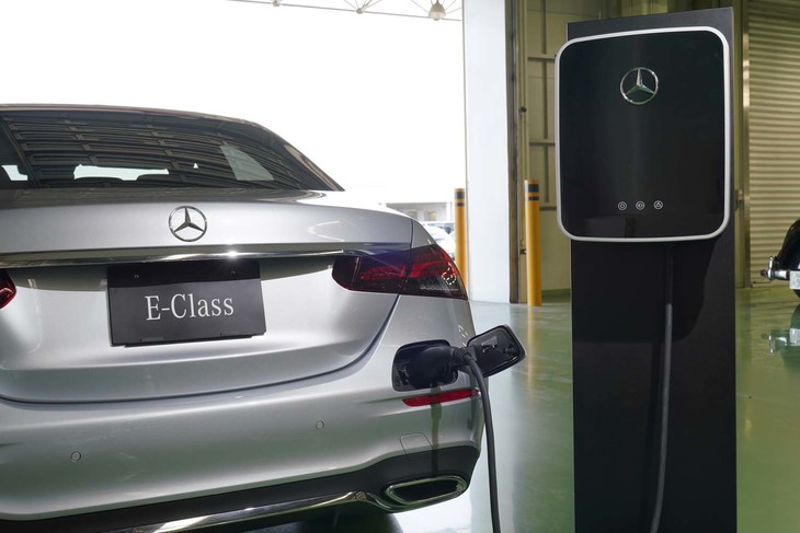 「Eクラス セダン」では、ガソリンとディーゼル、計2種類のプラグインハイブリッドモデルが用意される。