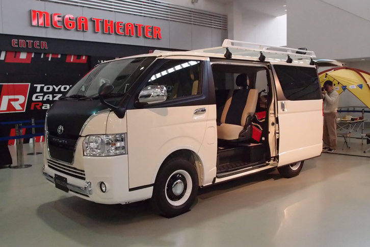 「ハイエース」の発売50周年を記念する、トヨタモデリスタインターナショナルのコンプリートカー「Relaxbase（リラクベース）」。