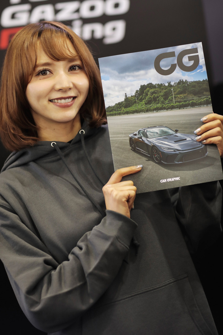 TOYOTA GAZOO Racingブースの瀬野ユリエさん