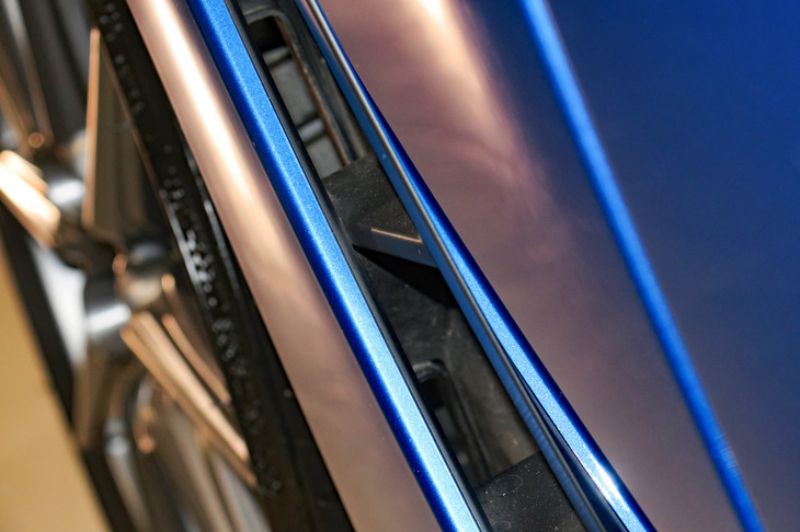 スバルBRZ（フロントフェンダーのエアアウトレット）