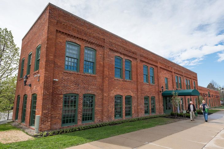 デュラントはミシガン州フリントにおいて馬車メーカー、フリント・ロードカートカンパニーを興し、企業家としてのキャリアをスタートさせた。現在、同社の跡地はゼネラルモーターズやフリントの歴史を紹介する施設となっている。