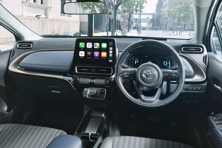 最上級グレード「Z」のインストゥルメントパネルまわり。10.5インチのディスプレイオーディオは同グレードのみ標準装備（「G」でもオプションで選択可能）で、その他のグレードには7.3インチのディスプレイオーディオが装備される。