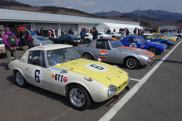 ヨタハチこと「トヨタ・スポーツ800」も「ヒストリックカー・オーナーズパレード」終了後に並べて展示された。