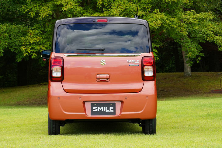 リアコンビランプもシンプルな角形だ。