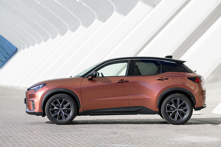 ボディーの全長は4190mm。「LBX」はレクサス史上最小モデルでもあり、これまでで一番小さかった「CT」より165mm短い。