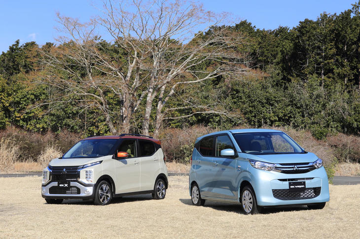 「三菱eKワゴンG」（右）と「eKクロスT」（左）。