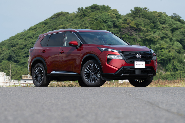 「日産エクストレイル」のマイナーチェンジモデルは2025年9月18日に発売予定。ひと足先に日産の追浜工場に隣接するグランドライブで試乗した。