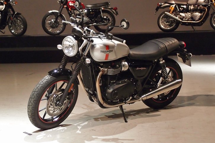 「ボンネビル」シリーズの中でエントリーモデルと位置づけられる「ストリートツイン」。カスタマイズ用の純正オプションが豊富に用意される。